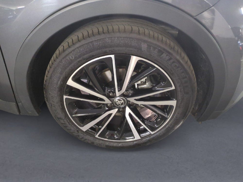 Toyota Toyota C-HR usata a Milano (9)