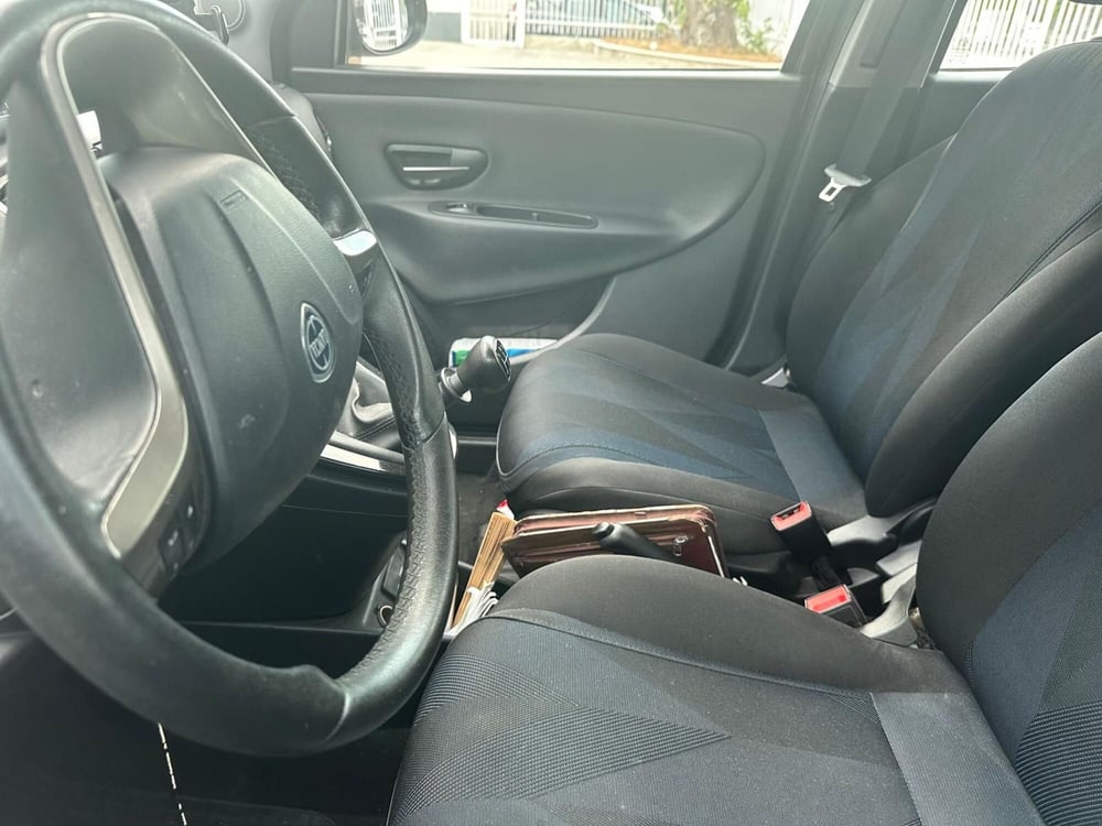 Lancia Ypsilon usata a Napoli (10)