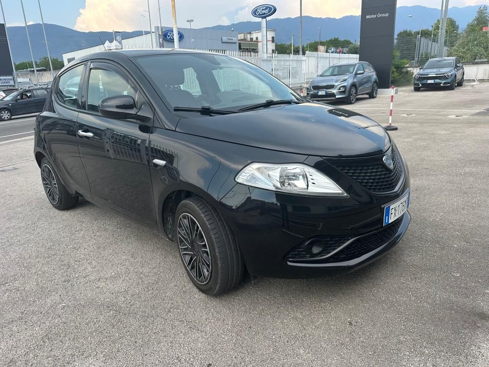 Lancia Ypsilon usata a Napoli (2)