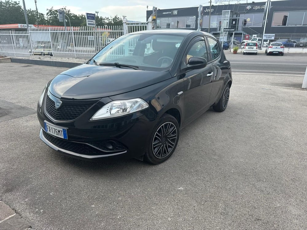 Lancia Ypsilon usata a Napoli (3)