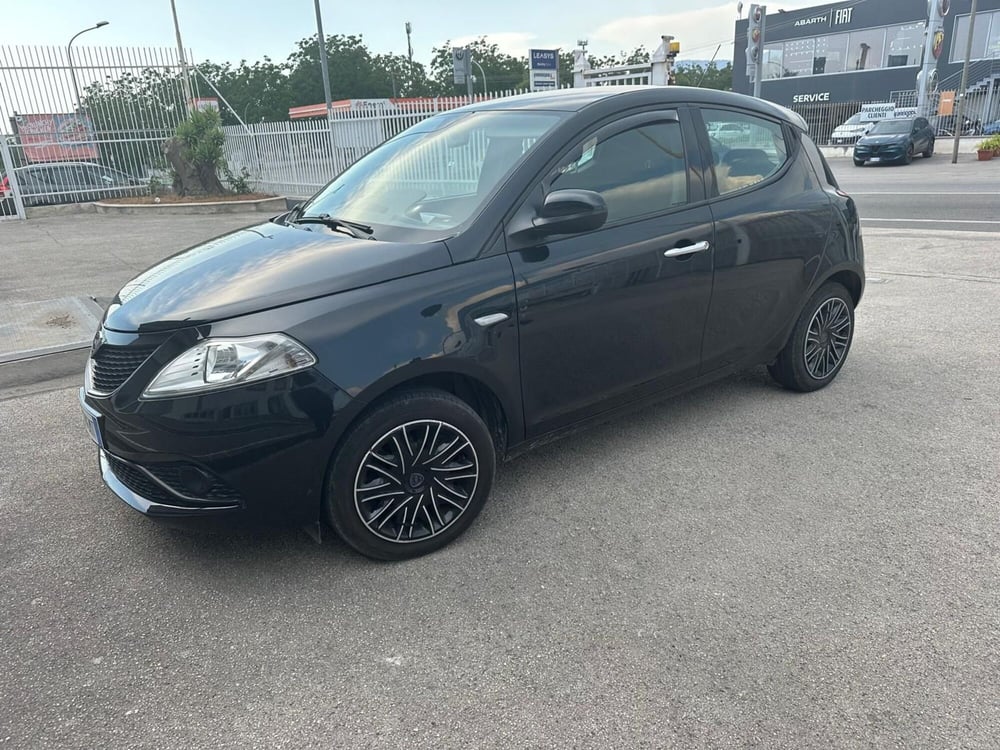 Lancia Ypsilon usata a Napoli (9)