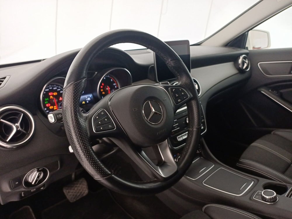 Mercedes-Benz GLA SUV usata a Bari (5)