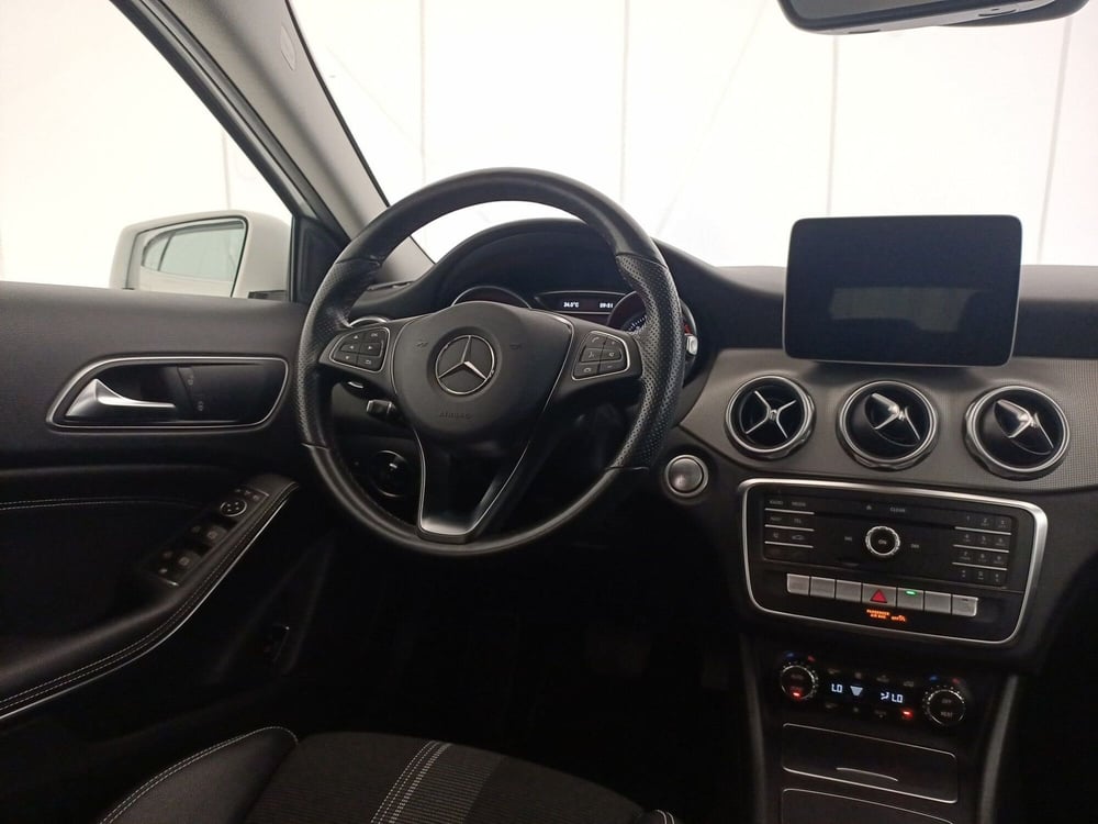 Mercedes-Benz GLA SUV usata a Bari (9)