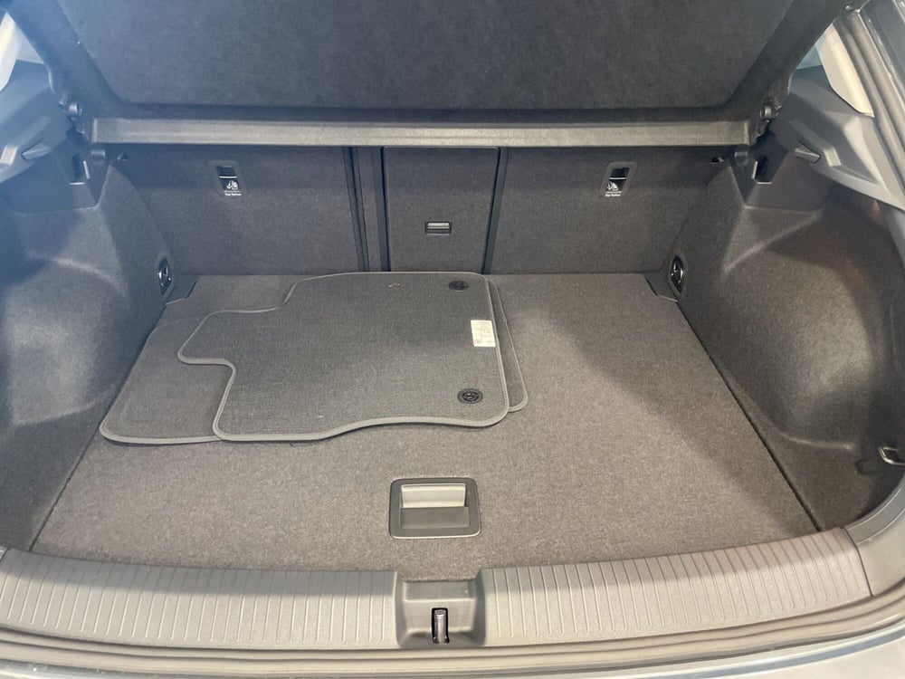 Volkswagen T-Roc nuova a Varese (8)
