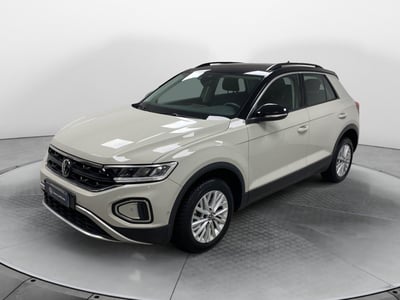 Volkswagen T-Roc 1.0 TSI Life del 2023 usata a Carnago