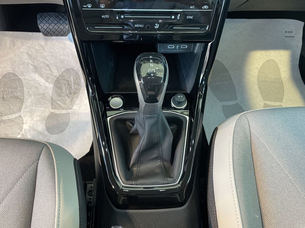 Volkswagen T-Cross usata a Varese (14)
