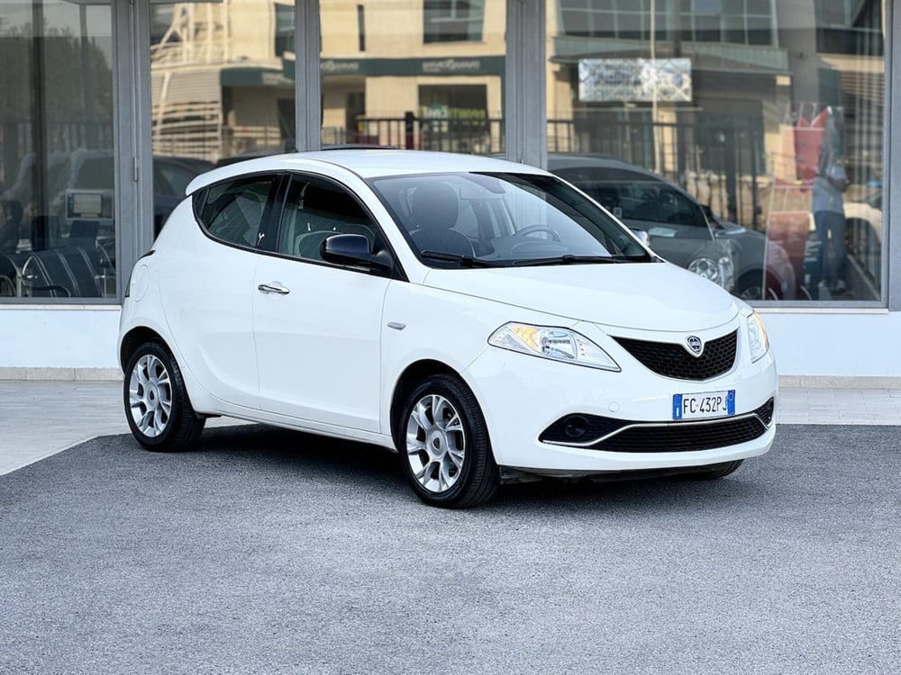 Lancia Ypsilon usata a Pescara