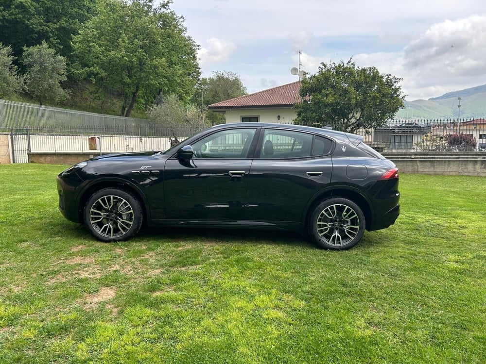 Maserati Grecale nuova a Salerno (10)