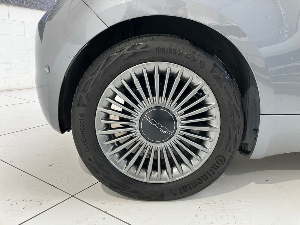 Fiat 500e usata a Monza e Brianza (9)
