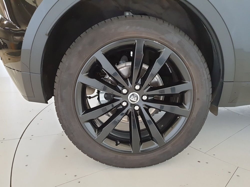 Jaguar E-Pace usata a Monza e Brianza (9)