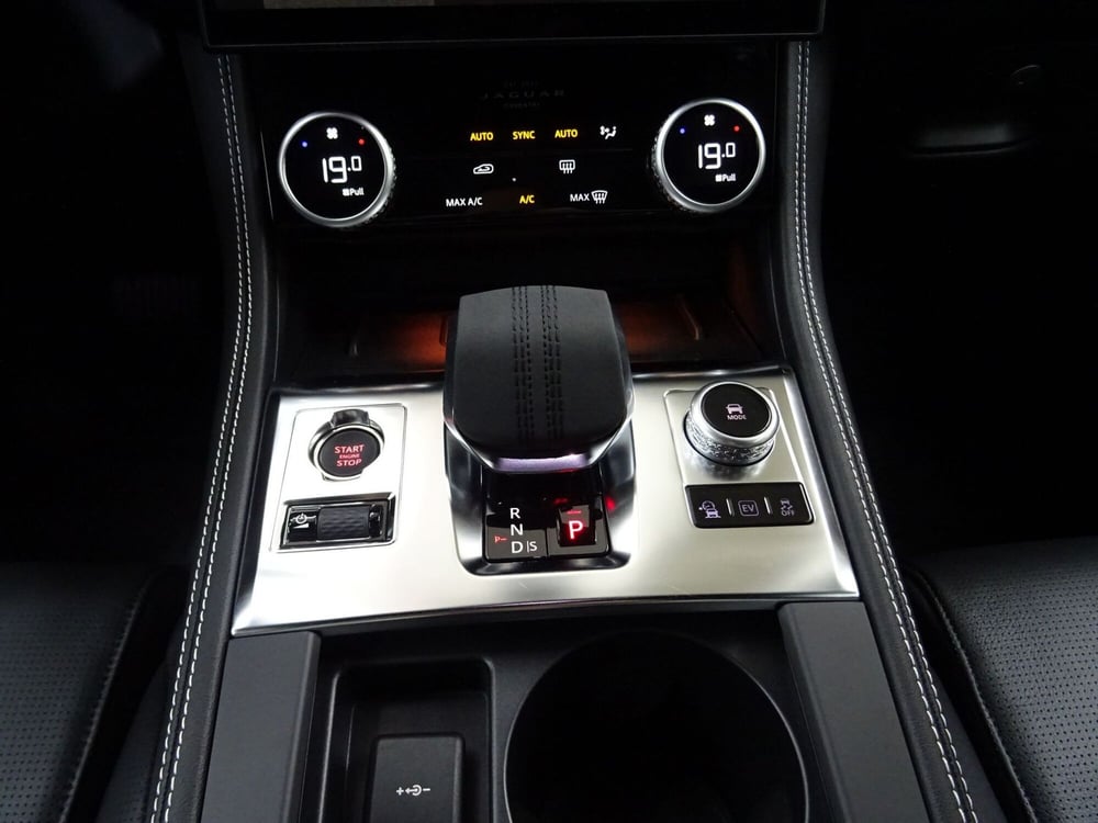 Jaguar F-Pace usata a Como (10)