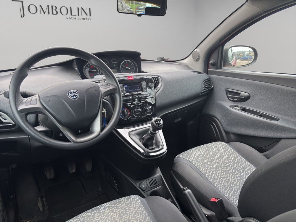 Lancia Ypsilon usata a Macerata (10)
