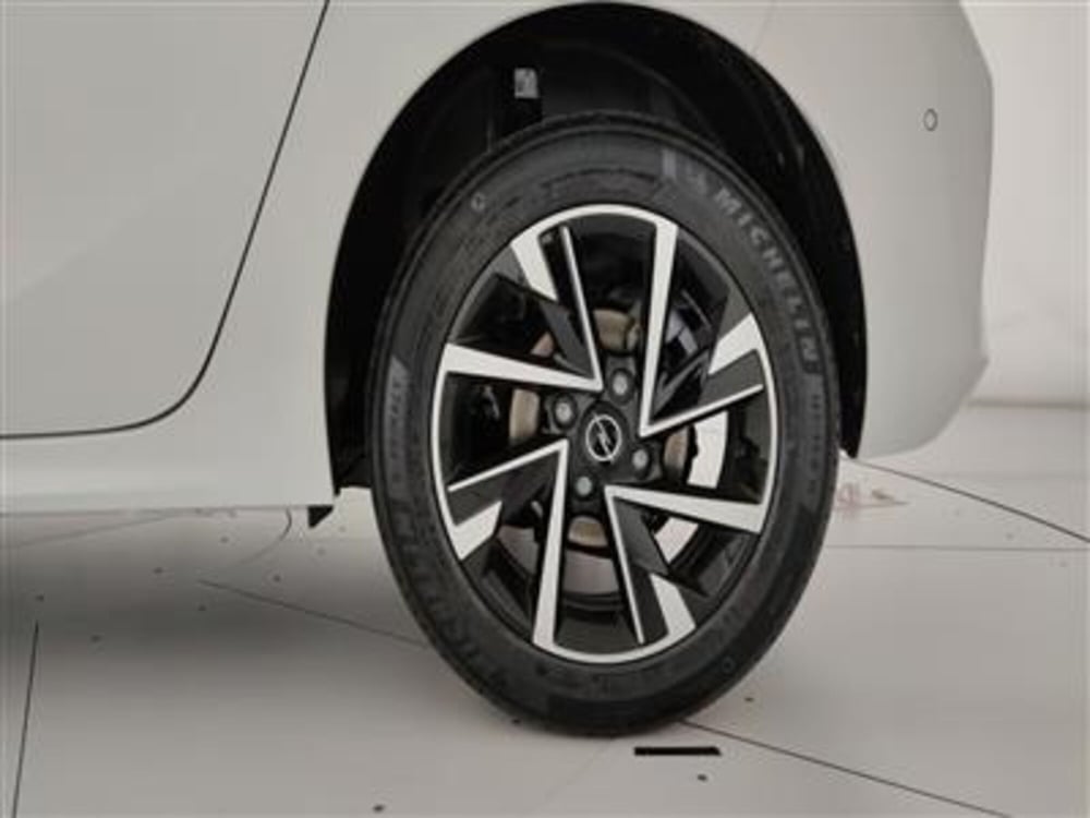 Opel Corsa nuova a Bari (12)