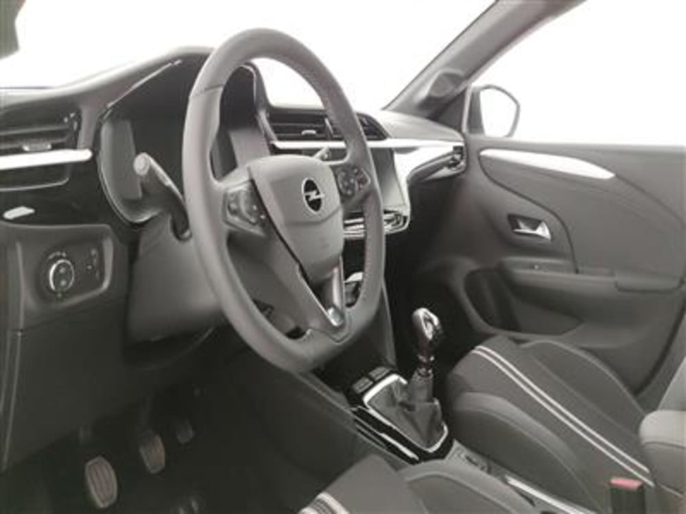 Opel Corsa nuova a Bari (14)