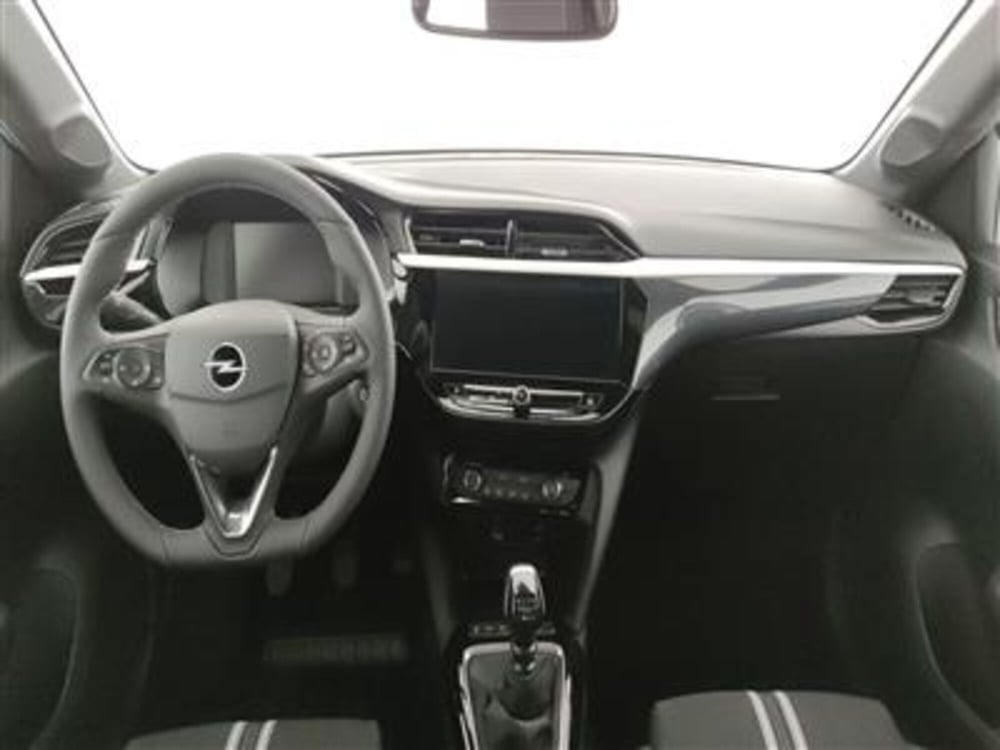 Opel Corsa nuova a Bari (15)