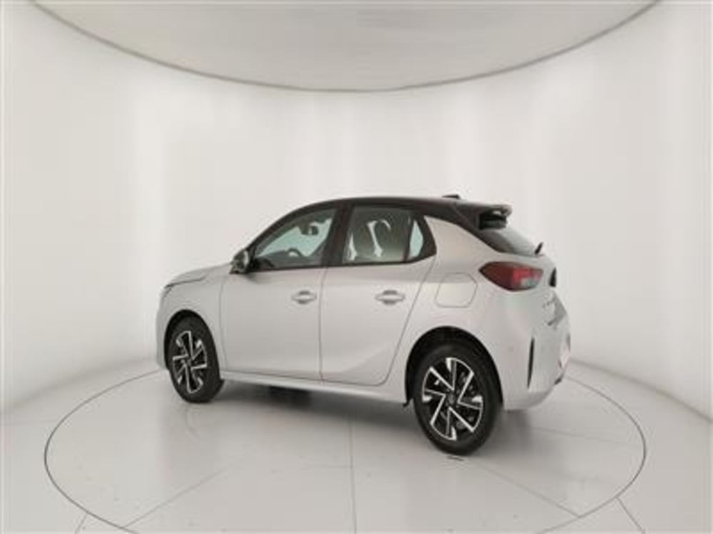Opel Corsa nuova a Bari (4)