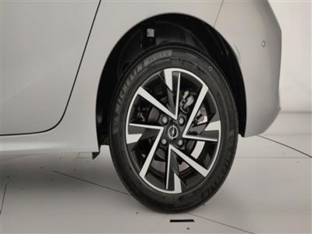 Opel Corsa nuova a Bari (12)