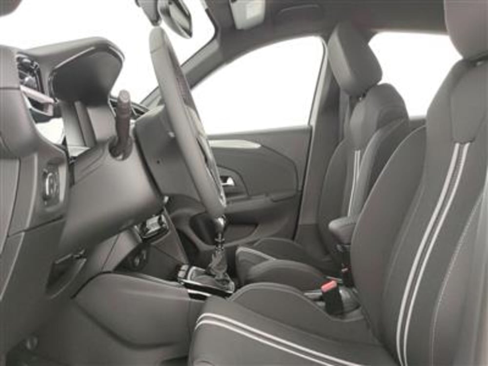 Opel Corsa nuova a Bari (13)