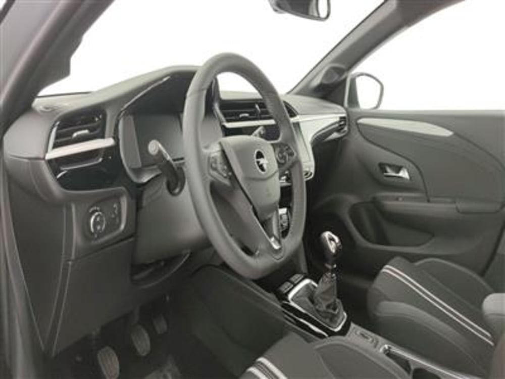 Opel Corsa nuova a Bari (14)