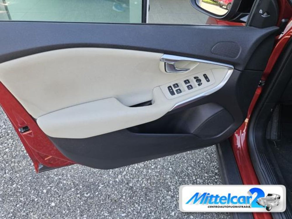 Volvo V40 Cross Country usata a Udine (10)