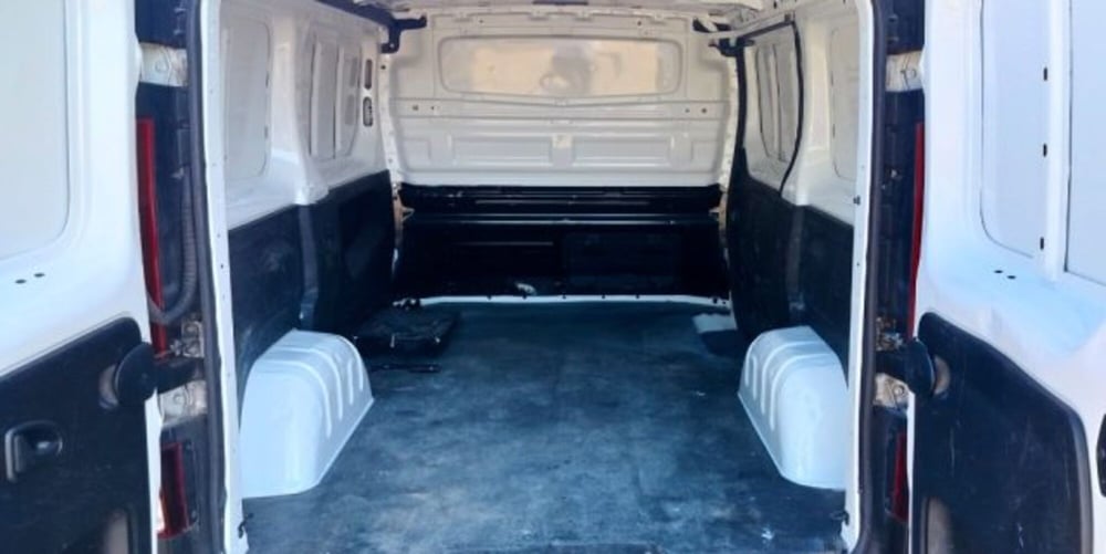 Opel Vivaro Furgone usata a Oristano (11)