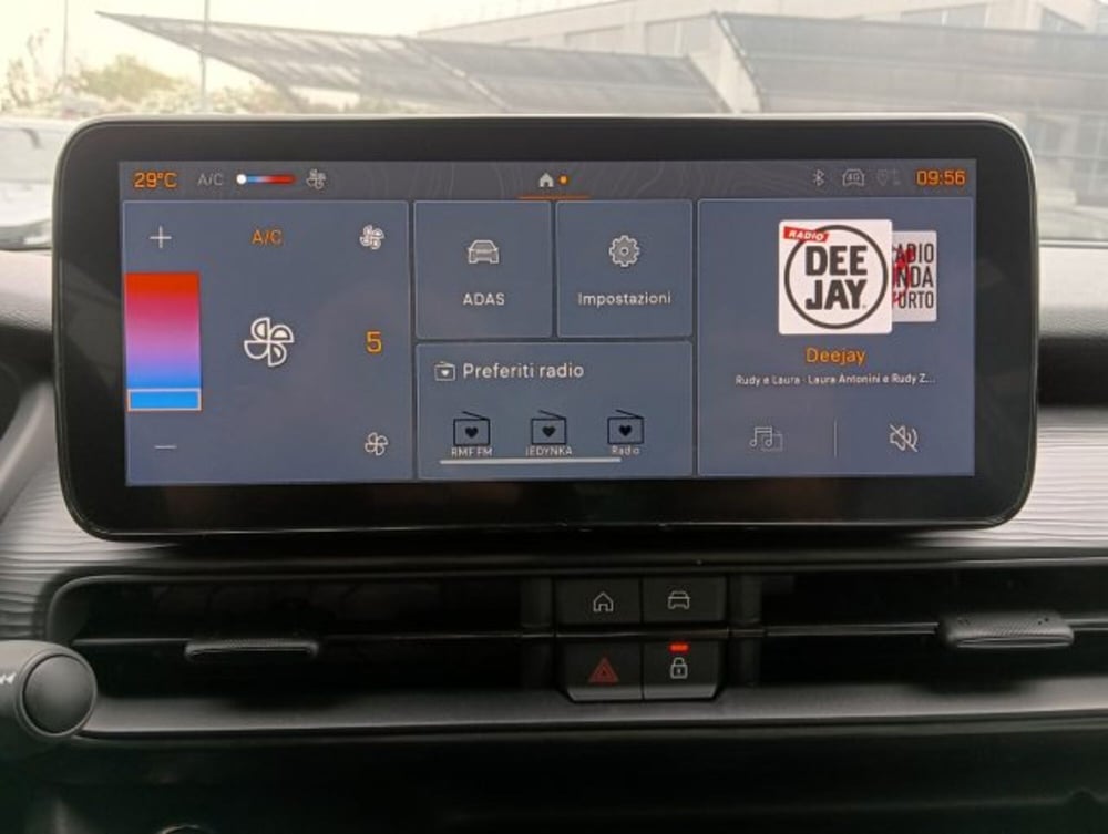 Jeep Avenger nuova a Brescia (13)