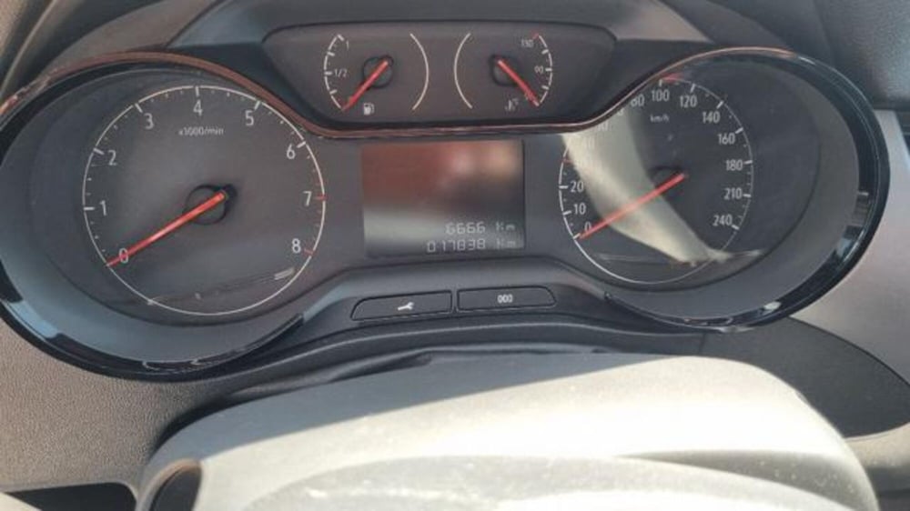 Opel Crossland X usata a Savona (9)