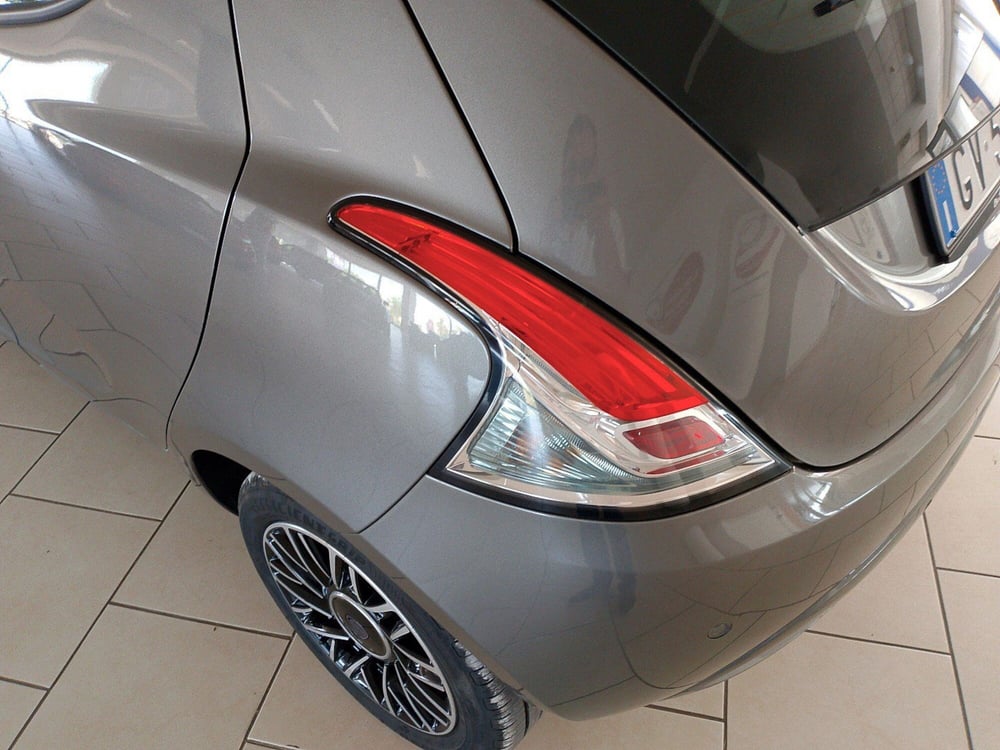 Lancia Ypsilon usata a Lecce (10)