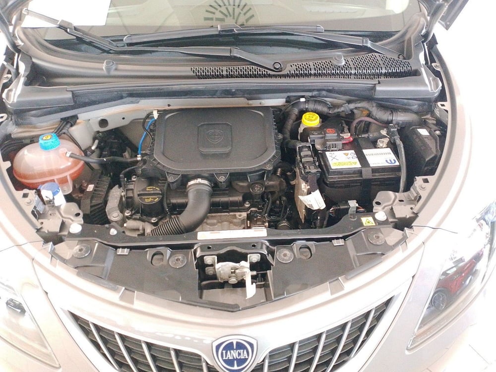 Lancia Ypsilon usata a Lecce (13)