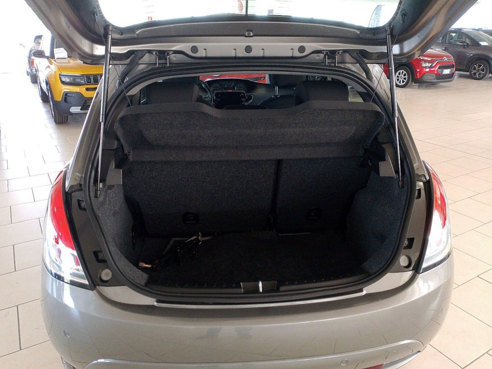 Lancia Ypsilon usata a Lecce (14)