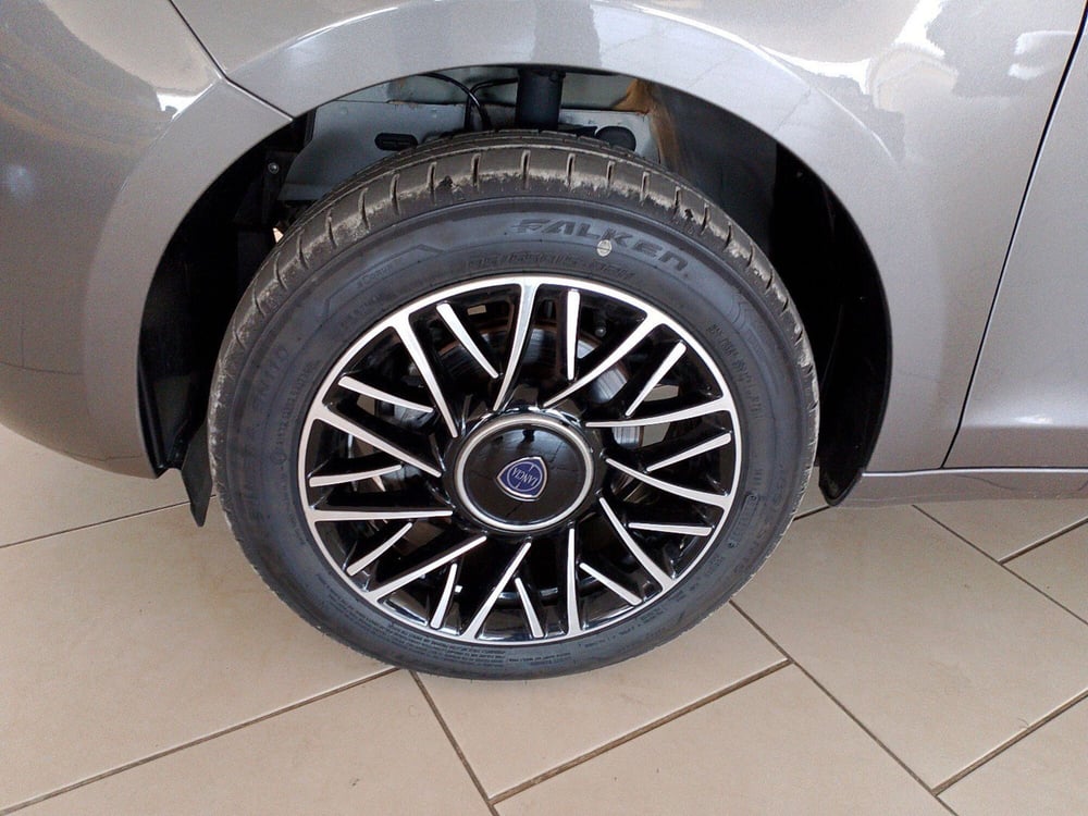 Lancia Ypsilon usata a Lecce (15)