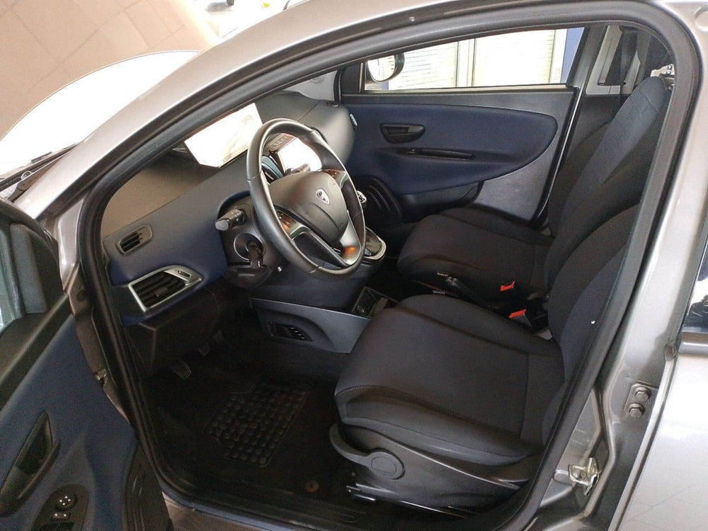 Lancia Ypsilon usata a Lecce (17)
