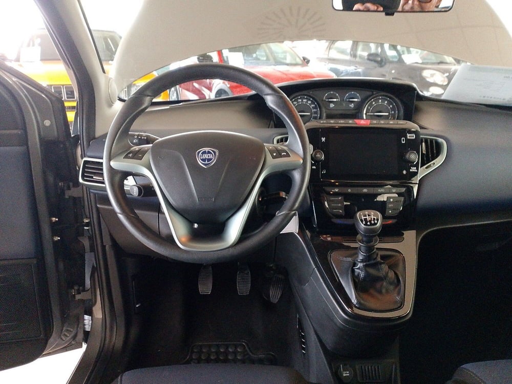 Lancia Ypsilon usata a Lecce (18)