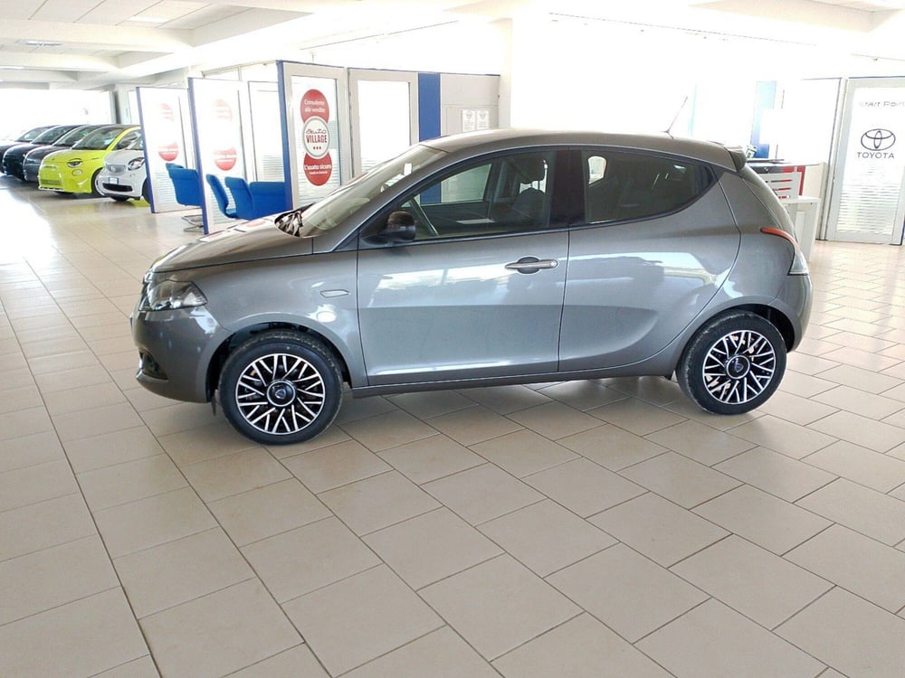 Lancia Ypsilon usata a Lecce (2)