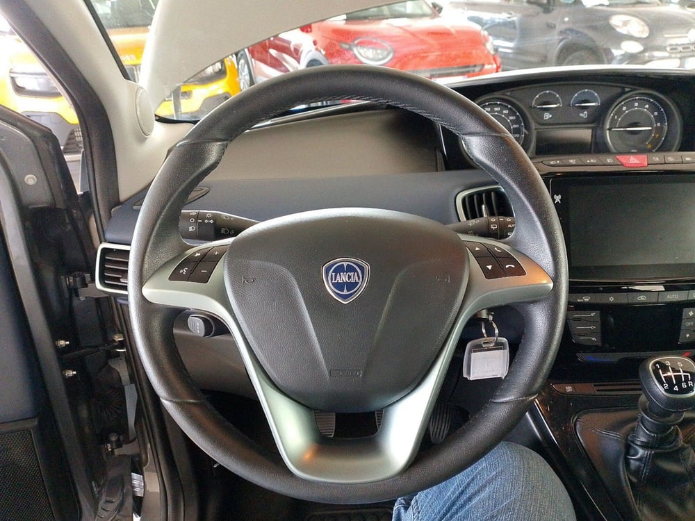 Lancia Ypsilon usata a Lecce (20)