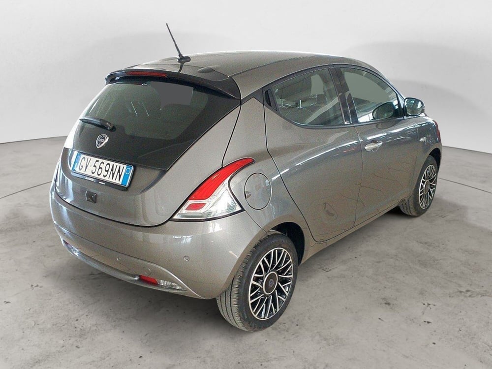 Lancia Ypsilon usata a Lecce (6)