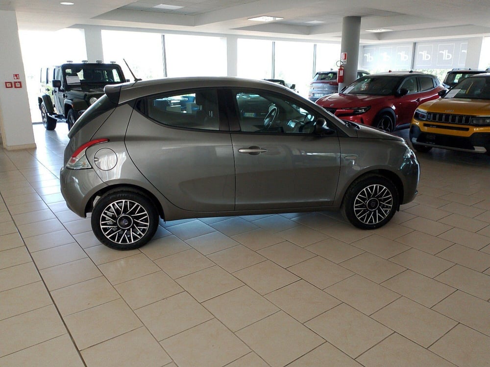 Lancia Ypsilon usata a Lecce (7)