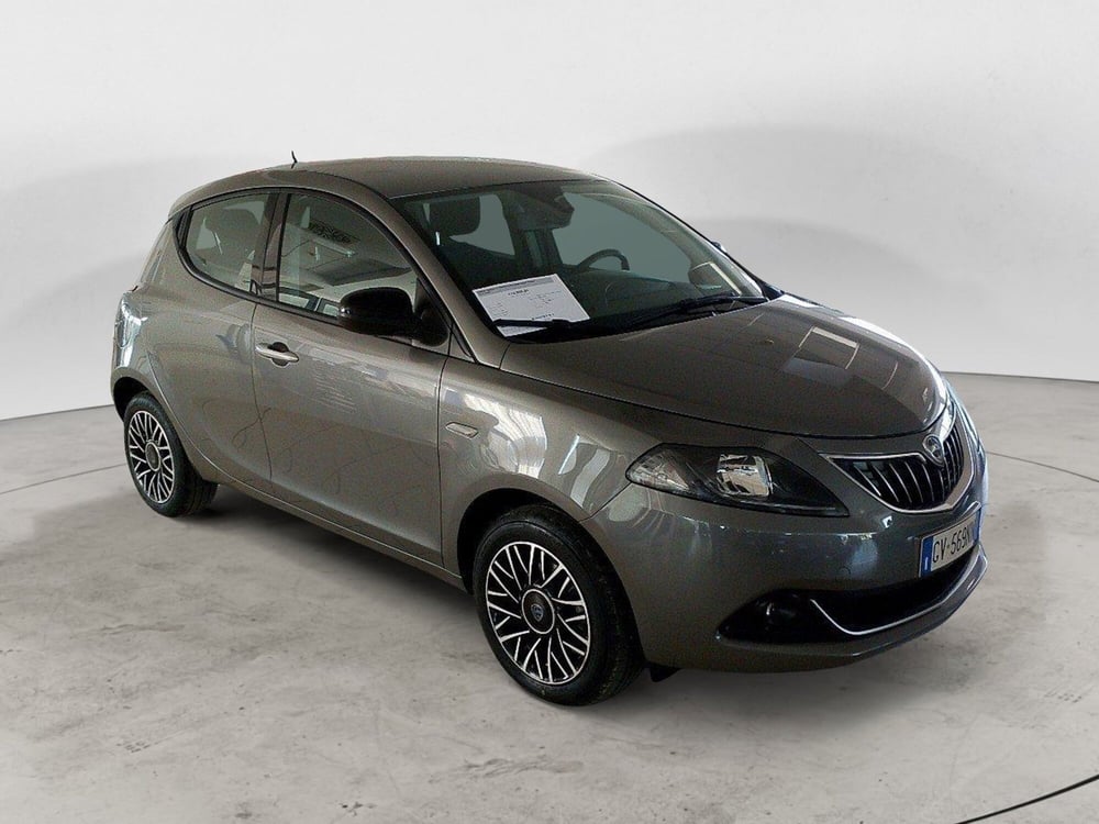 Lancia Ypsilon usata a Lecce (8)