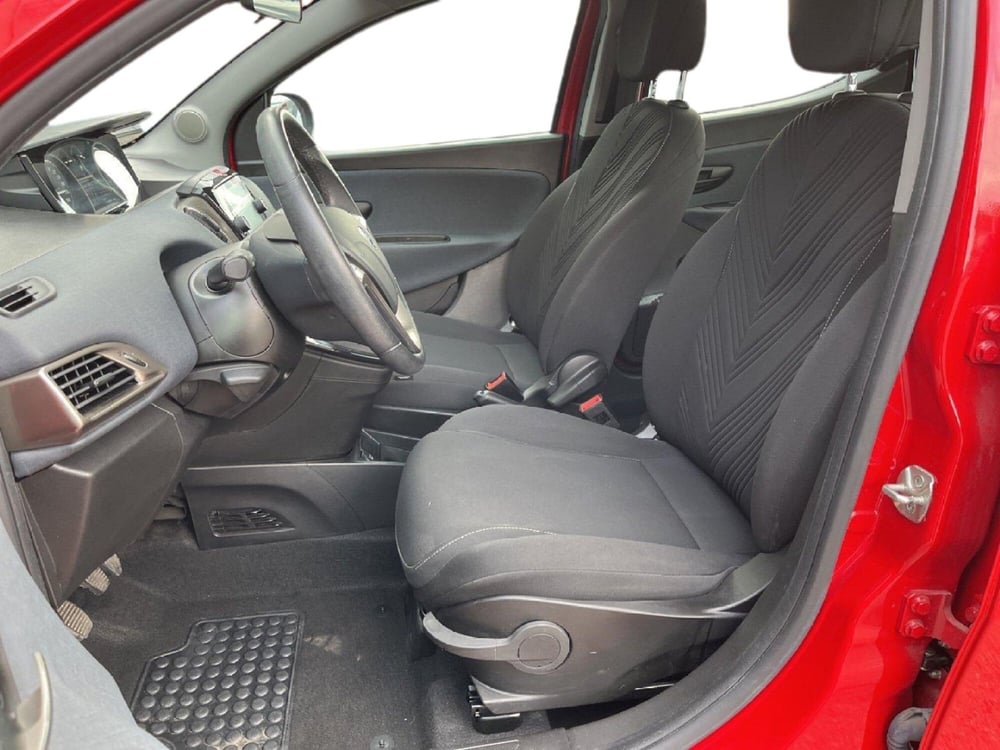 Lancia Ypsilon usata a Torino (10)