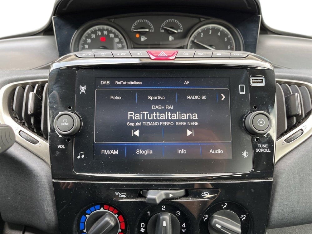 Lancia Ypsilon usata a Torino (14)