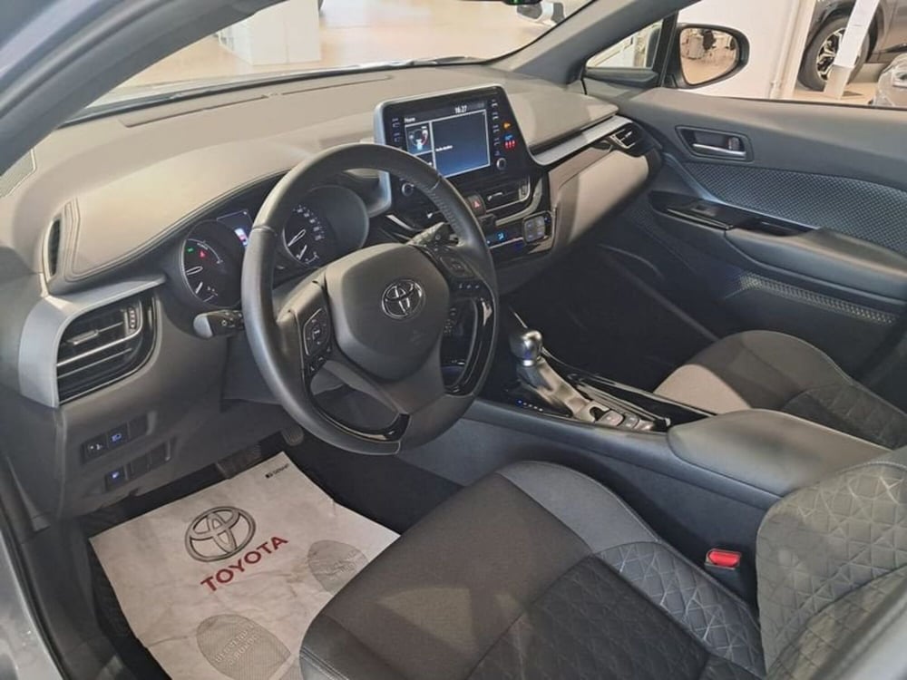 Toyota Toyota C-HR usata a Cagliari (11)