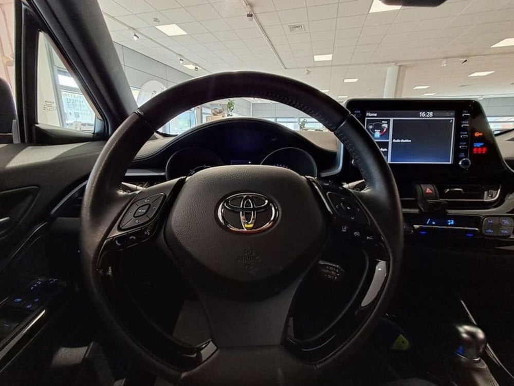 Toyota Toyota C-HR usata a Cagliari (12)