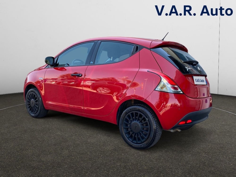 Lancia Ypsilon usata a Bologna (2)