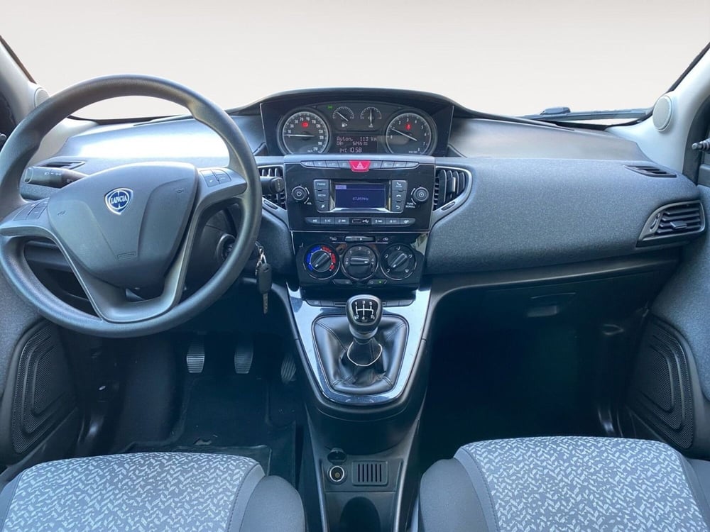 Lancia Ypsilon usata a Bologna (7)