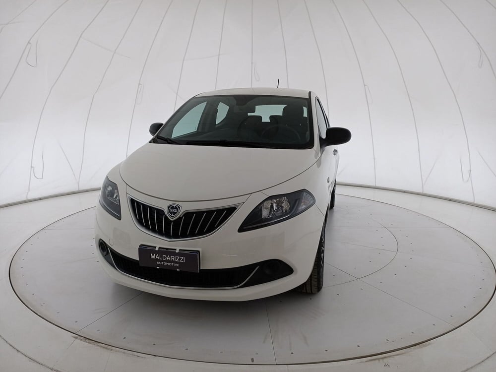 Lancia Ypsilon usata a Taranto