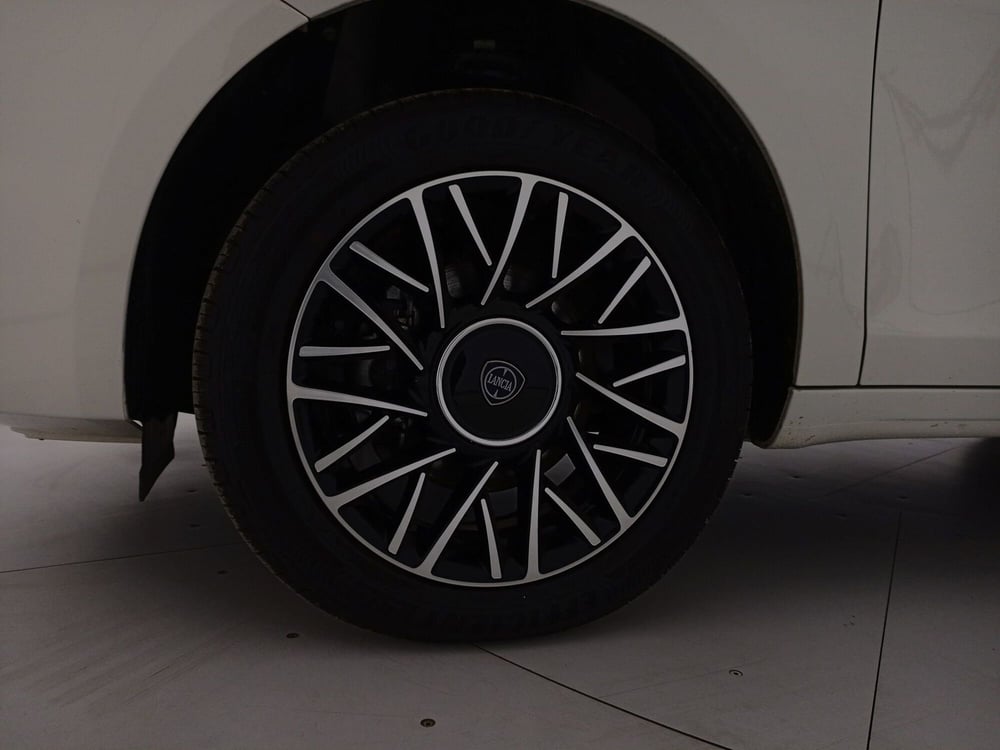 Lancia Ypsilon usata a Taranto (14)