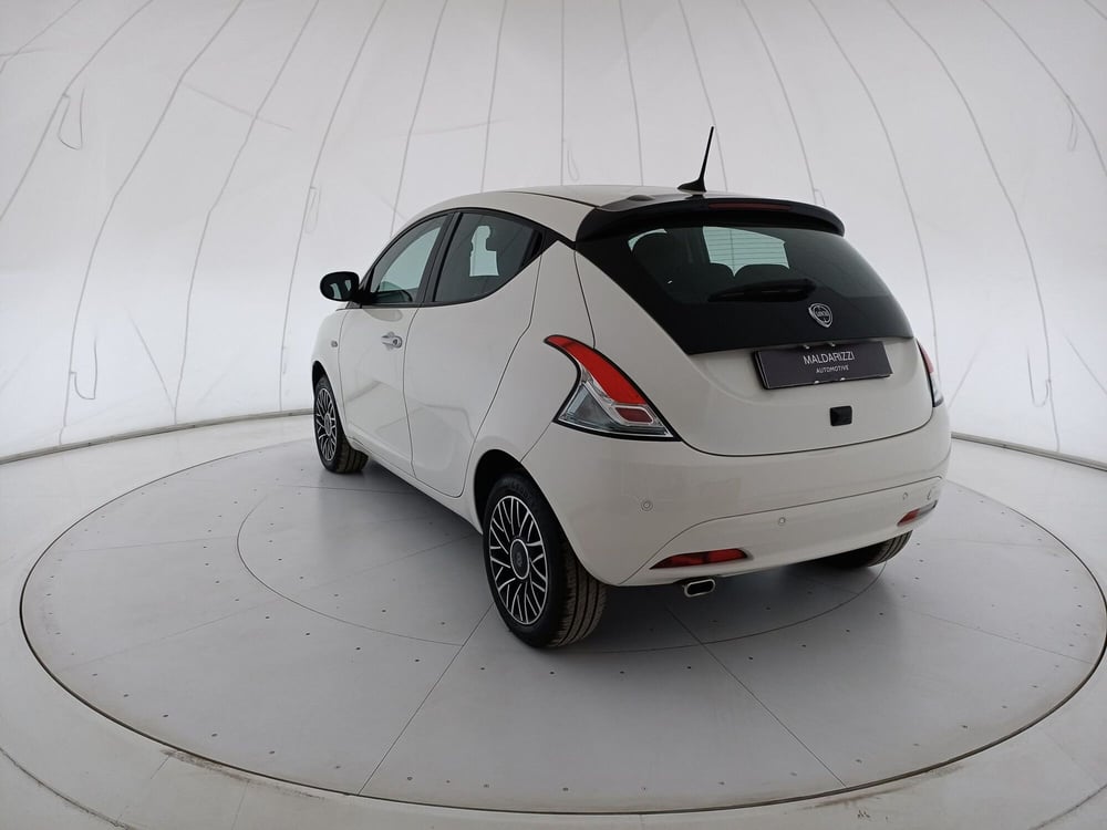 Lancia Ypsilon usata a Taranto (4)