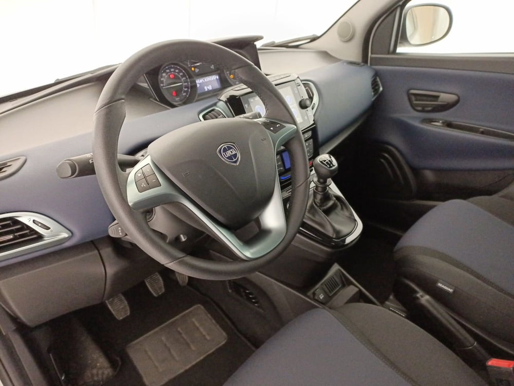 Lancia Ypsilon usata a Taranto (5)
