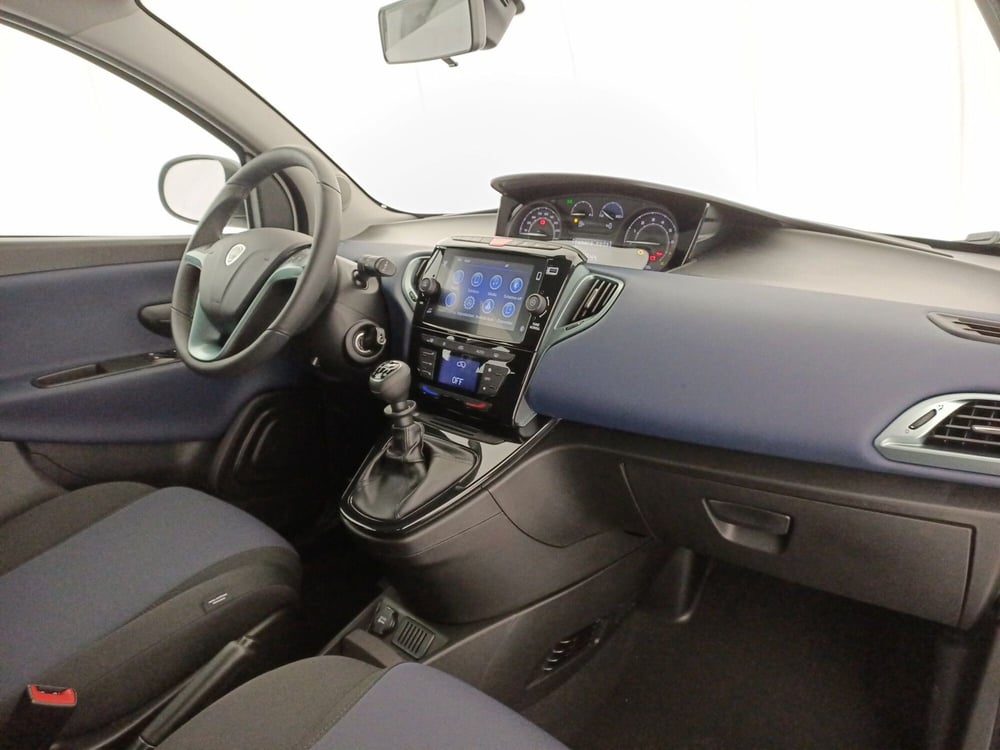 Lancia Ypsilon usata a Taranto (7)
