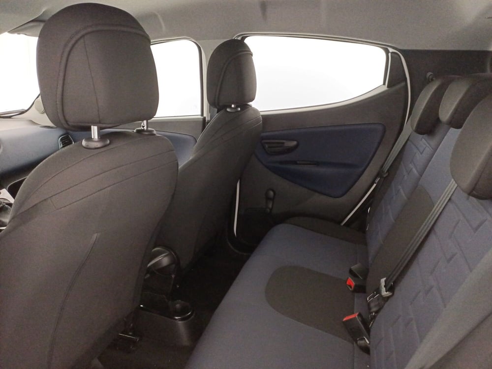 Lancia Ypsilon usata a Taranto (8)